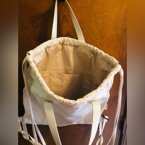 Bottega Veneta Leather Back Pack. Off white Color. Rare & unique. - Picture 5 of 9